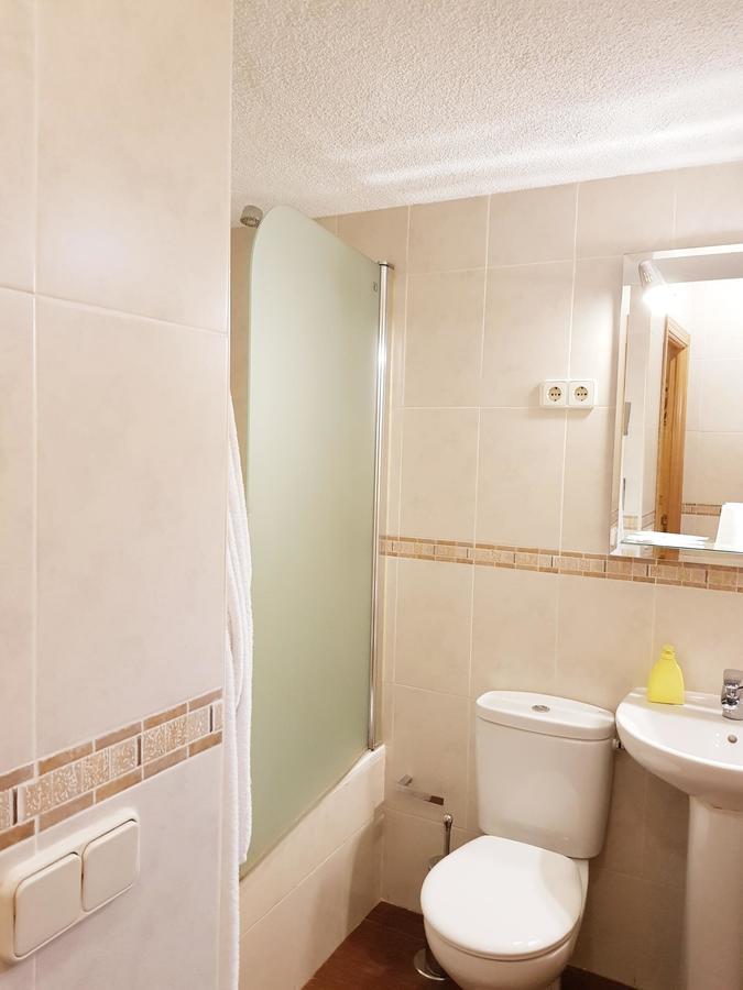 Hostal Puerta Bonita Vista Alegre มาดริด ภายนอก รูปภาพ